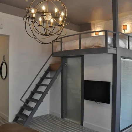 Odda Apart Cukurcuma アパート